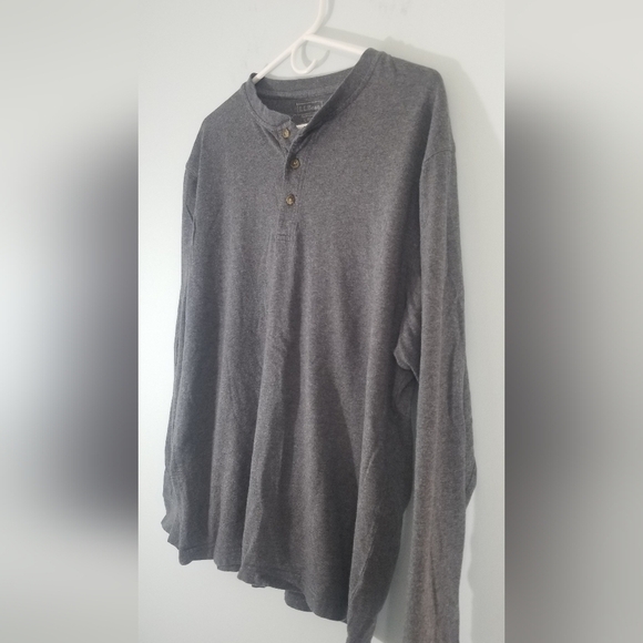L.L. Bean Long Sleeve Tee. Traditional Regular Fit. 1/4 Button Down. Size Large. - Picture 2 of 4